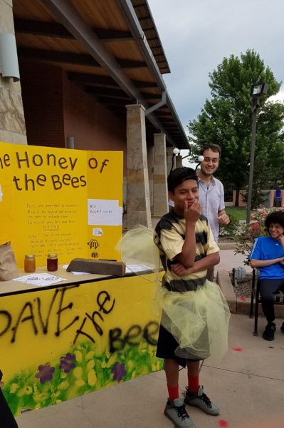 Students from Casa de la Esperanza educate on the importance of bees.